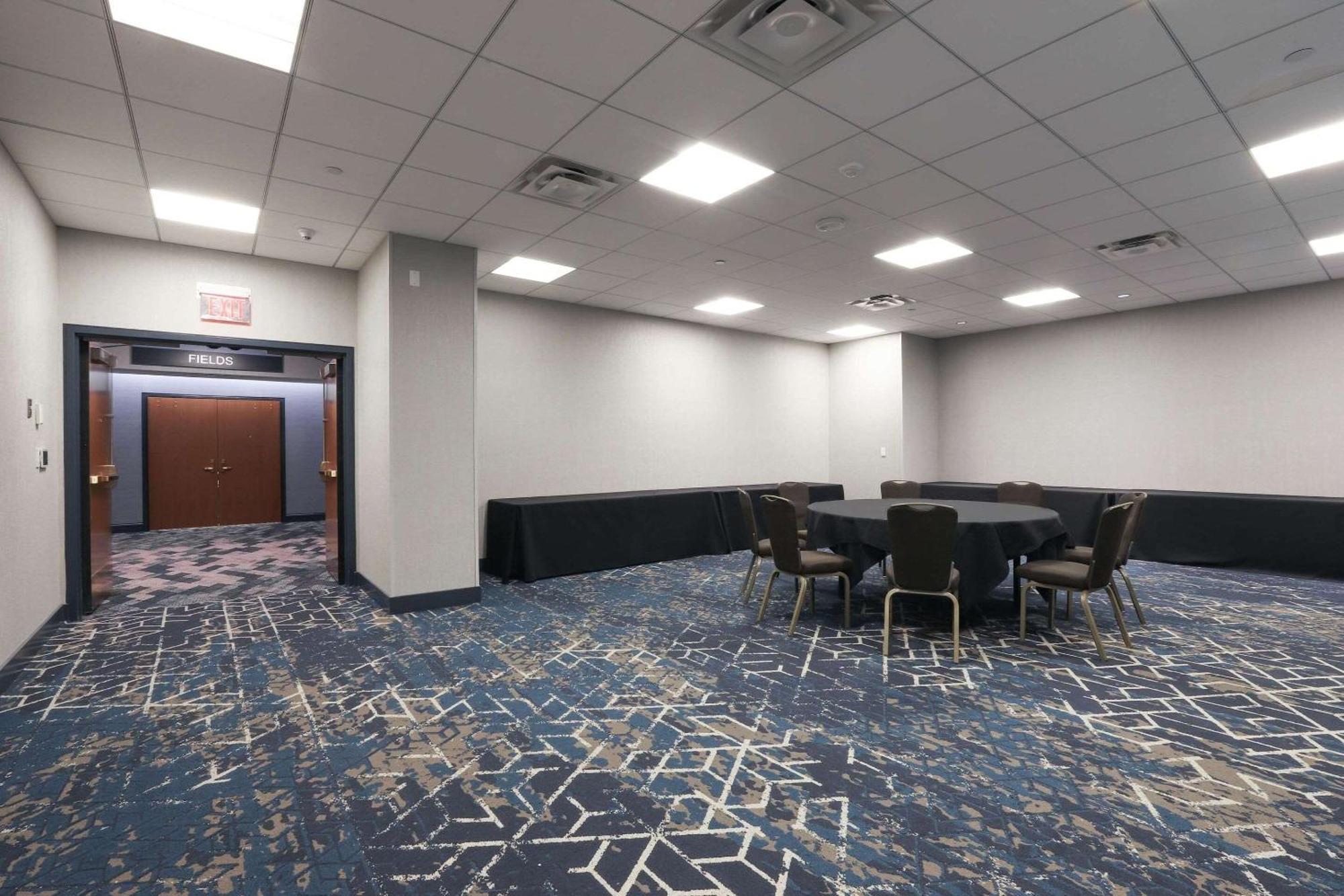 Radisson Plaza Hotel And Suites Kalamazoo Kültér fotó